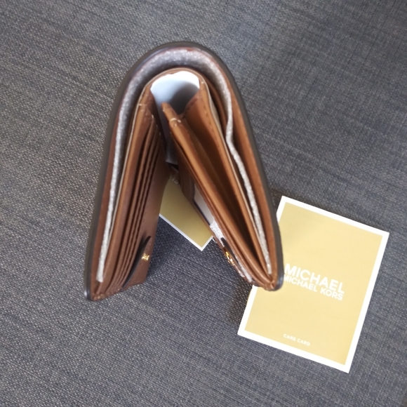 NWT MICHAEL KORS LEATHER JET SET CHARM MEDIUM SLIM WALLET - Picture 5 of 8